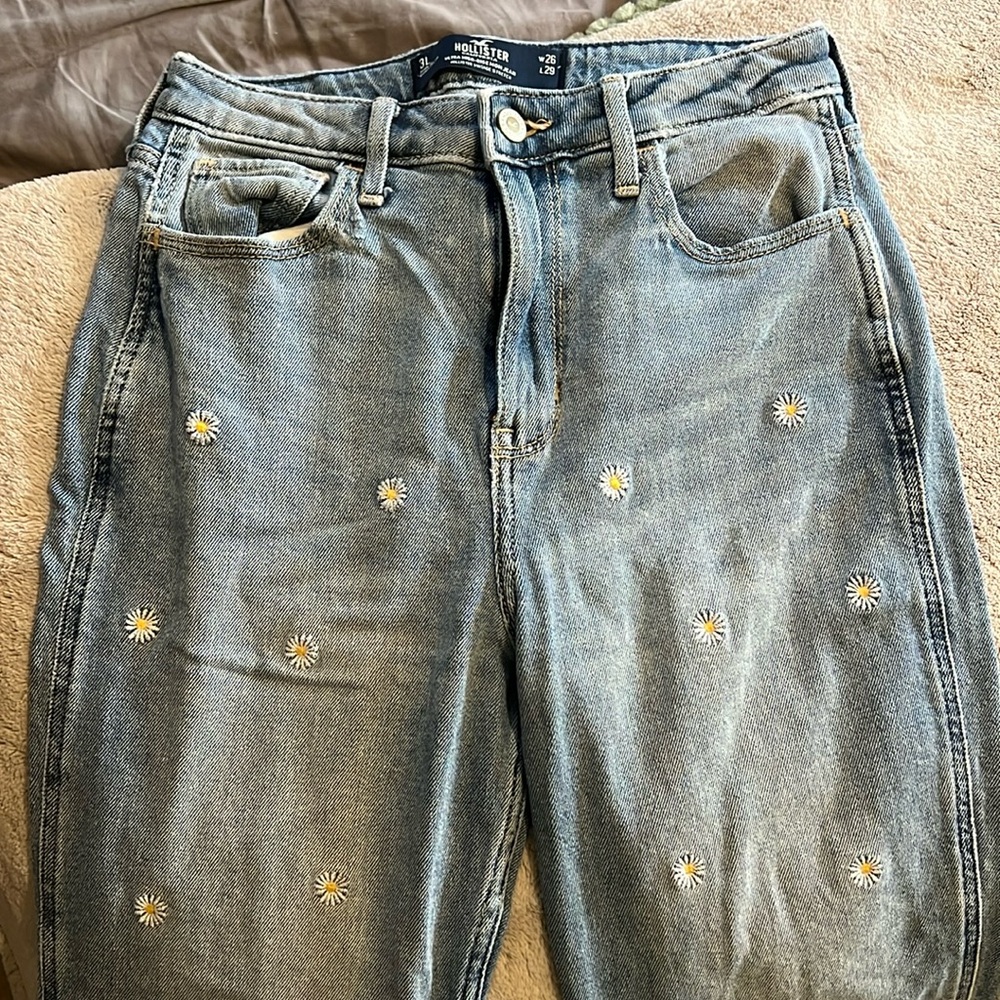Hollister light wash daisy ultra high rise mom jean